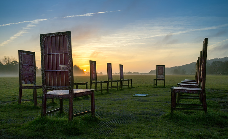Runnymede, Windsor, UK. 26 November 2016: The Jurors. Atmospheric and Misty Sunrise photo of artwork by Hew Locke to mark the 800th anniversary of the sealing of Magna Carta.